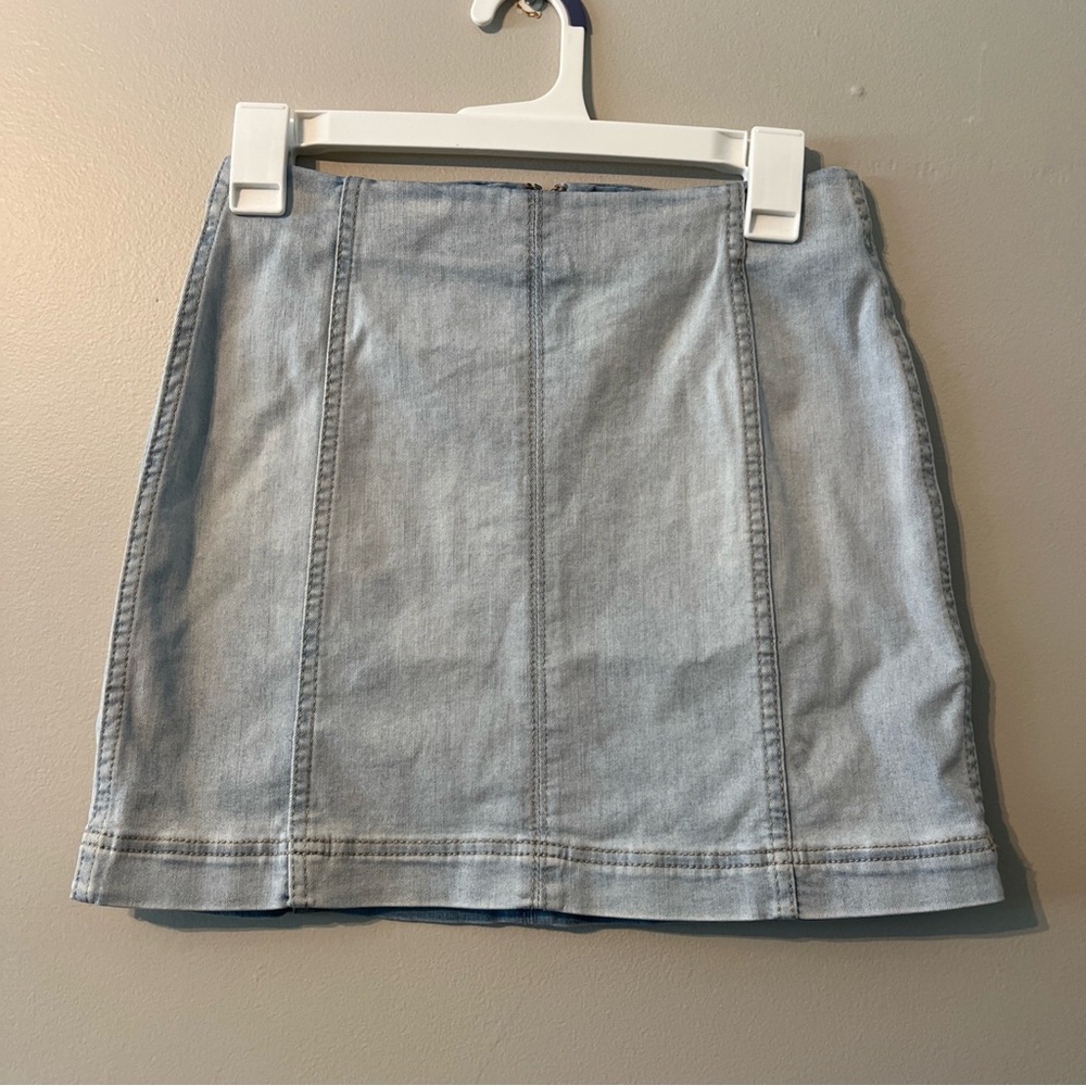 Wild Fabel Women’s Lightwash Jean Mini Skirt Stretch Zipper Size 4